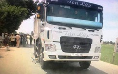 Va chạm với xe tải, người phụ nữ đi xe đạp tử vong thương tâm
