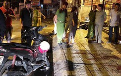 Xe máy "kẹp 3" lao lên vỉa hè, 1 người tử vong, 2 người bị thương nặng