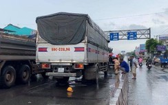 Xe máy chạy vào làn ô tô 2 thanh niên tử vong trên QL51