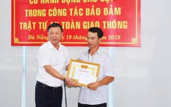 Thợ đá "phá" bê tông chắn QL1 được biểu dương, tặng bằng khen