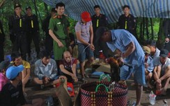 Bắt giữ 37 đối tượng đang say sưa... trên chiếu bạc