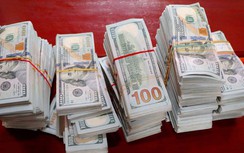 Bị kiểm tra khi qua biên giới, lái thuyền bỏ chạy vứt lại 470.000 USD