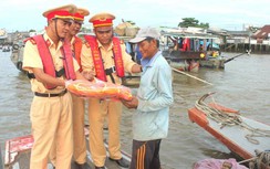 Phổ biến luật giao thông cho tiểu thương Chợ nổi Cái Răng