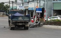 Xe tải chạy ngược chiều đâm người đi xe máy nguy kịch