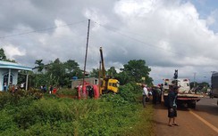 Xe khách lật nhào sát rạp đám cưới trên đường Hồ Chí Minh, 1 người tử vong