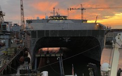 Tàu đổ bộ viễn chinh Mỹ tiến vào cảng Odessa, Ukraine