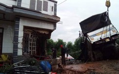 Xe tải tông nhà dân lúc nửa đêm, chủ nhà may mắn thoát nạn