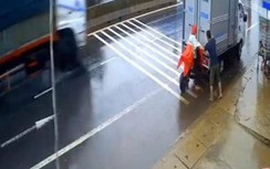 Video: Người phụ nữ đi xe đạp điện quyết "xanh chín" với xe tải đến cùng