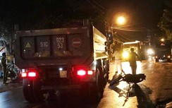 Xe ben đi giờ cấm cán nát bàn tay nam công nhân