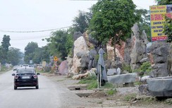 Chiếm hành lang đường Hồ Chí Minh làm nơi trưng bày đá cảnh