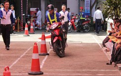 Sôi động buổi hướng dẫn lái xe an toàn cho hơn 500 sinh viên