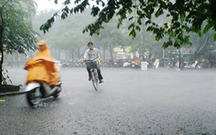 Đang nắng đổ lửa, đêm nay miền Bắc đón mưa lớn kèm dông lốc