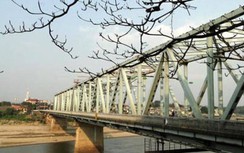 Sửa chữa mặt cầu Yên Bái, các phương tiện di chuyển thế nào?