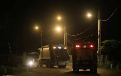 Dân dỡ lều tạm chặn đường vào bãi rác Nam Sơn