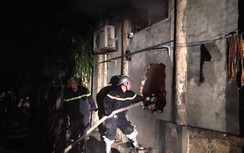 Hà Nội: Cảnh sát đục tường giải cứu hai người trong vụ cháy