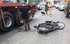 Người phụ nữ bị thương nặng sau va chạm với xe container