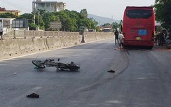 Va chạm với ô tô khách, người đàn ông đi xe đạp điện chết thương tâm