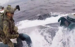 Video: Pha truy đuổi nghẹt thở tàu bán ngầm chở gần 8 tấn ma túy