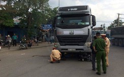 Va chạm với xe container, người đàn ông chết thảm tại "vòng xoay tử thần"