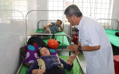 Hơn 300 người nhập viện sau ăn tiệc cưới: Tạm ngừng kinh doanh 2 cơ sở