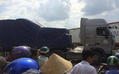 Va chạm với xe đầu kéo, người đàn ông bị cán tử vong