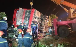 Video: Hiện trường vụ lật xe khách nhiều người thương vong ở Đắk Lắk