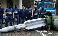 Italy bất ngờ phát hiện tên lửa không đối không trong nhà chứa máy bay