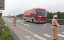 CSGT Quảng Trị xử lý hàng trăm lái xe vi phạm tốc độ, nồng độ cồn