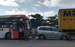 Xe Innova biến dạng sau tai nạn liên hoàn tại Bình Dương