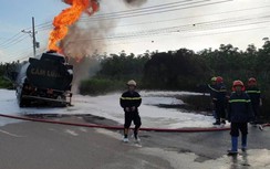Xe ben tông ngang hông xe bồn, 2 người chết cháy trong cabin