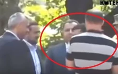 Video: Tổng thống Zelensky đẩy Bộ trưởng Quốc phòng Ukraine