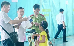 Bao nhiêu tuổi đi máy bay phải có chứng minh thư?