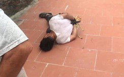 Người đàn ông lạ mặt bị trói chặt vì sàm sỡ bé gái 14 tuổi