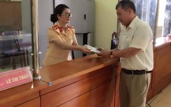 Video: Nữ đại úy CSGT "làm hết việc chứ không hết giờ"