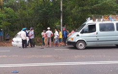 Taxi tông trực diện xe máy, 2 cô cháu tử vong