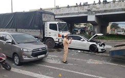 Tai nạn liên hoàn trên QL1, giao thông ùn tắc kéo dài