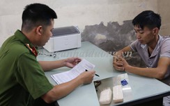 Cảnh sát dừng xe trên cao tốc, tóm gọn kẻ vận chuyển gần 2kg ma túy