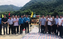 Gắn biển công trình kỷ niệm 90 năm Công đoàn Việt Nam