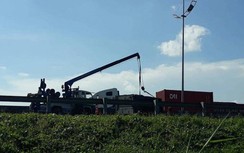 Xe tải lật trên cao tốc TP.HCM - Trung Lương, giao thông ùn tắc kéo dài