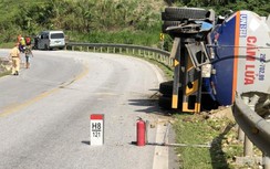 Xe chở xăng dầu lao vào ô tô biển quân đội, 3 người bị thương ở Hòa Bình