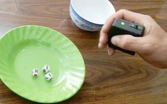 Mang cả dụng cụ chơi cờ bạc bịp lên máy bay