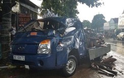 Hai xe tải tông nhau trên QL48, 1 tài xế bị thương nặng