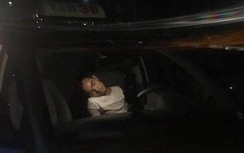 Đang chở khách ra sân bay, tài xế taxi bất ngờ tử vong