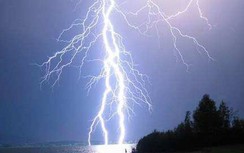 Quảng Ninh: Sét đánh chết một ngư dân trên biển