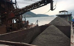 Bắt quả tang 5 tàu “cát tặc” trên sông Đà, đề xuất tịch thu