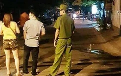 Mâu thuẫn trả tiền "bo" tiếp viên, khách bị con chủ quán karaoke đâm chết