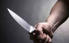 Qua hàng xóm gây sự, nam thanh niên bị đâm tử vong