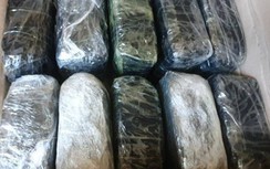 Bắt hai nam thanh niên đi Exciter vận chuyển 10 kg ma túy đá