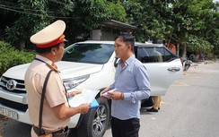 Đổi hướng đi đèo Hải Vân, tài xế xe "trá hình" vẫn không thoát