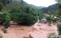 Mưa lũ khiến 1 người chết, hàng trăm ngôi nhà ở Sơn La bị ngập sâu
